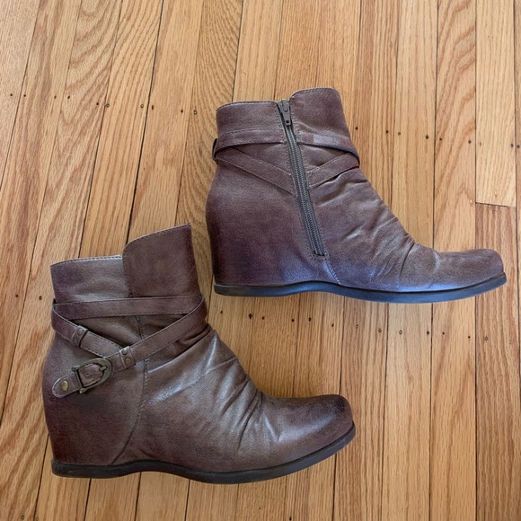 Baretraps Wedge Bootie - Picture 3 of 9